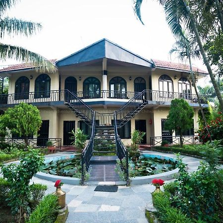 Chitwan Adventure Resort Sauraha Exterior foto