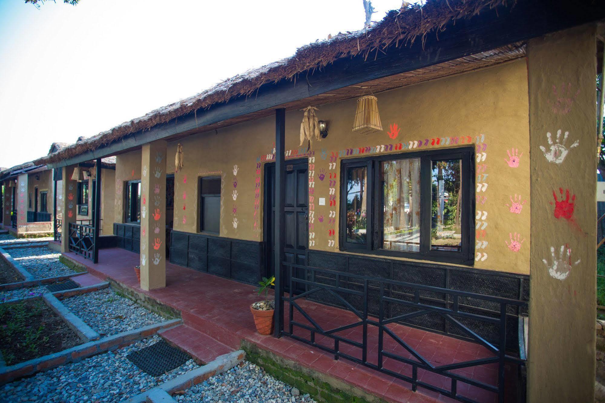 Chitwan Adventure Resort Sauraha Exterior foto