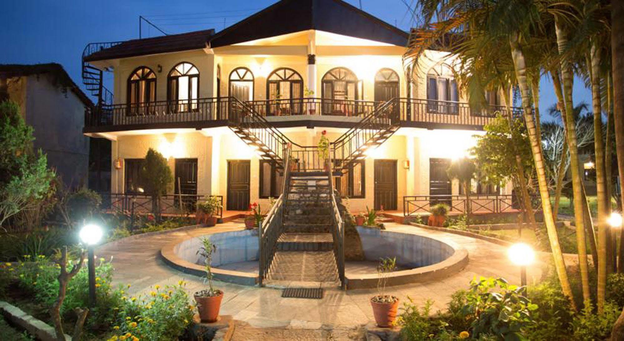 Chitwan Adventure Resort Sauraha Exterior foto